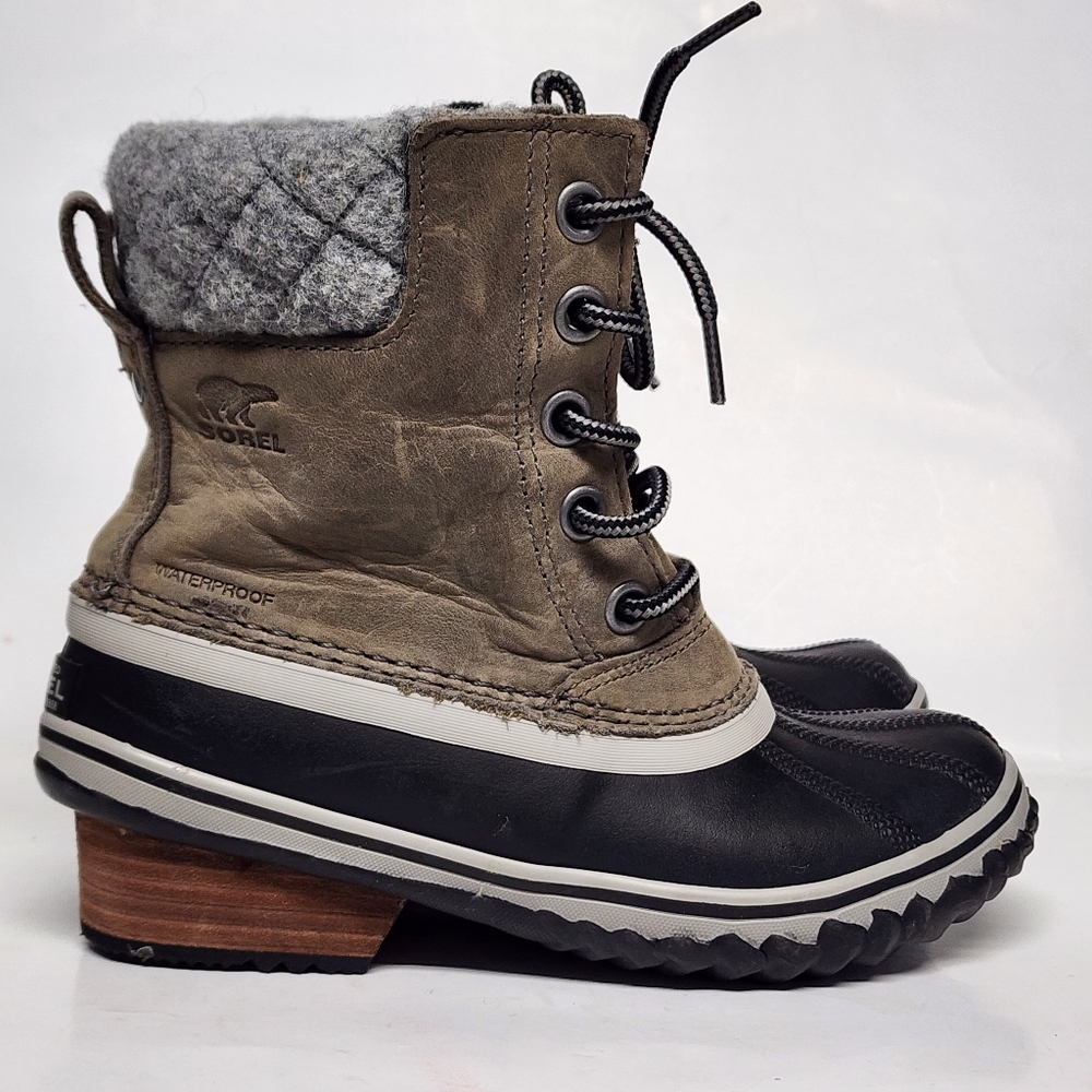 Sorel Waterproof Snow boots Size 6 Womenās